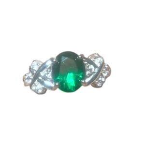 Simulated Emerald and Simulated Diamond Ring In Silvertone Size 7 NWB